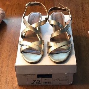 Banana republic gold sandals women’s 7.5